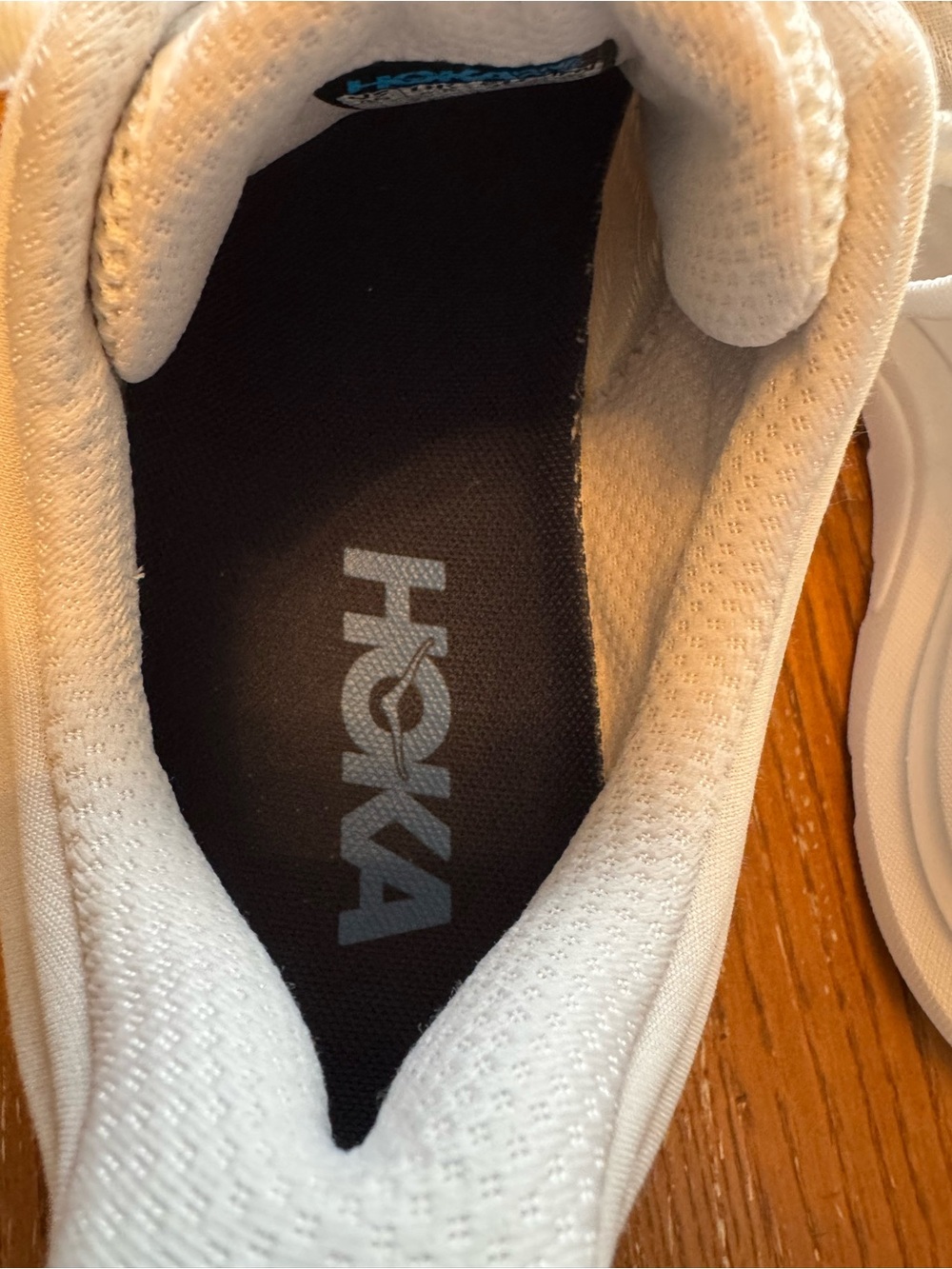 Hoka Bondi 9, Women, 8B White Grout/Yellow Trim Athletic Shoes Like New - Picture 6 of 7